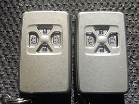 トヨタ　エスティマ　４ボタンスマートキー2